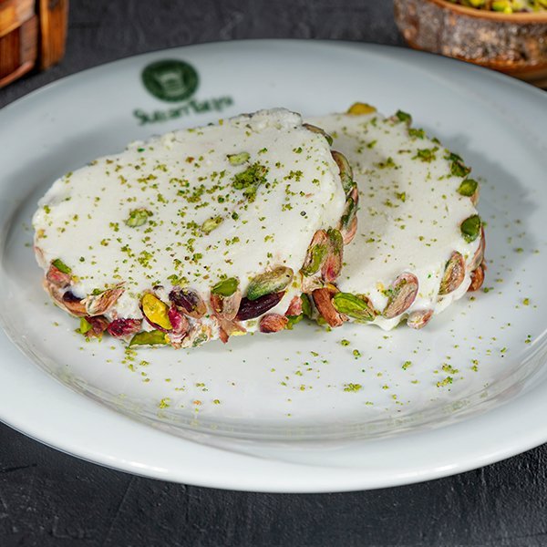 صحن بوظة عربي بالفستق