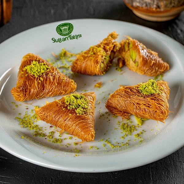 صحن فيصلية بالفستق